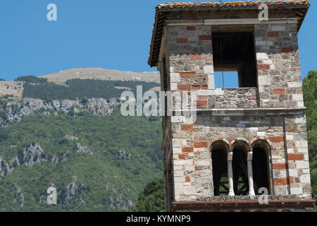 Santa Maria Extra Moenia, mittelalterliche Kirche in Cassino (Frosinone, Latium, Italien), Anbauteile außen Stockfoto