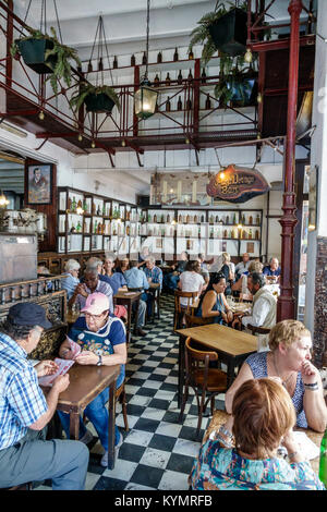 Buenos Aires Argentinien,San Telmo,Plaza Dorrego Bar,Essen,Trinken Getränke Trinken,Restaurant Restaurants Essen Essen Essen & Trinken Cafe Cafés,Restobar,innen,Tische,m Stockfoto