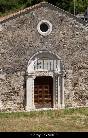 Santa Maria Extra Moenia, mittelalterliche Kirche in Cassino (Frosinone, Latium, Italien), Anbauteile außen Stockfoto