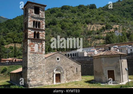 Santa Maria Extra Moenia, mittelalterliche Kirche in Cassino (Frosinone, Latium, Italien), Anbauteile außen Stockfoto