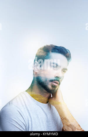 Meditative bärtiger Mann Natur wiederherstellen Stockfoto