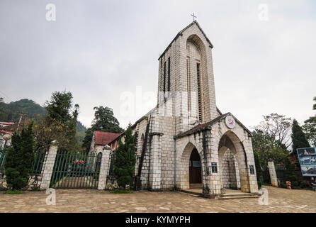Sapa, Vietnam - Sep 20, 2013. Steinerne Kirche in Downtown in Sapa, Nordvietnam. Sa Pa ist eine Stadt im Nordwesten von Vietnam nicht weit von der chinesischen Grenze Stockfoto