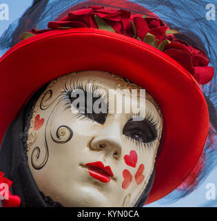 Typische bunte Maske aus der Karneval von Venedig Stockfoto