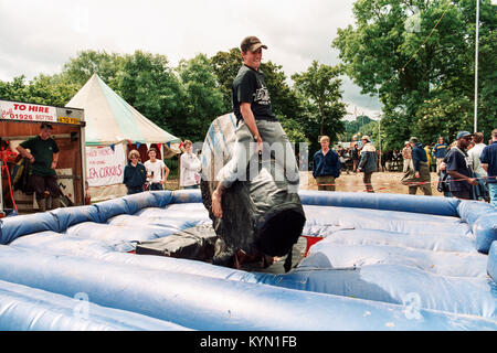 Ruckeln bronco Reiten auf dem Glastonbury Festival 1998, Somerset, England, Vereinigtes Königreich. Stockfoto