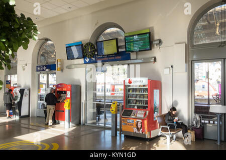 Gare, de, Carcassonne, Next, zu, Canal du Midi, Aude, Zug, Station, Frankreich, Stockfoto