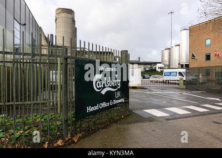 Haupteingang der Brauerei Carlsberg Hauptsitz in Northampton, Großbritannien Stockfoto