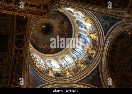 St. Petersburg, Russland, 17. Februar 2015: Kuppel der St. Isaak Kathedrale von innen Stockfoto