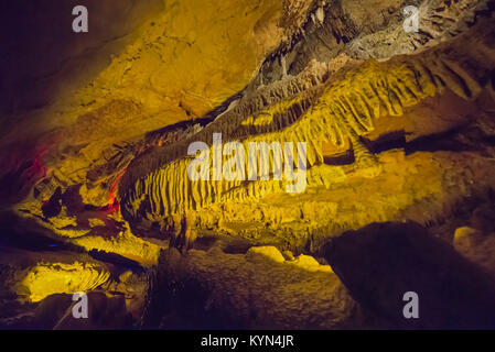 Ruby Falls ist in Lookout Mountain in der Nähe von Chattanooga, Tennessee und bei 145 Meter hoch gelegen ist der weltweit höchsten und tiefsten unterirdischen Wasserfall. Stockfoto