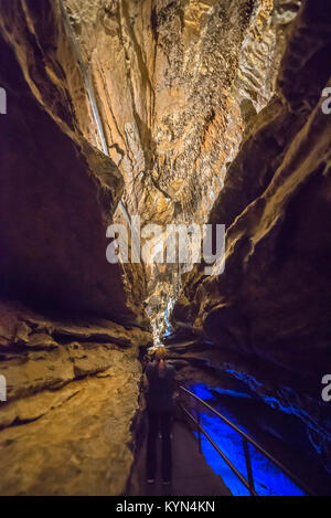 Ruby Falls ist in Lookout Mountain in der Nähe von Chattanooga, Tennessee und bei 145 Meter hoch gelegen ist der weltweit höchsten und tiefsten unterirdischen Wasserfall. Stockfoto