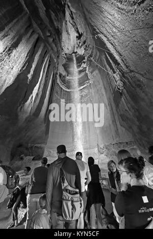 Ruby Falls ist in Lookout Mountain in der Nähe von Chattanooga, Tennessee und bei 145 Meter hoch gelegen ist der weltweit höchsten und tiefsten unterirdischen Wasserfall. Stockfoto