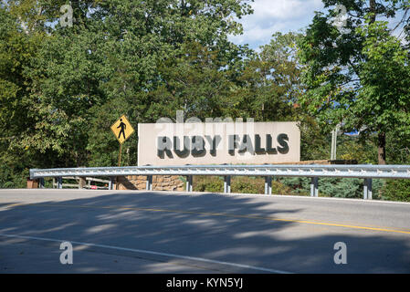 Ruby Falls ist in Lookout Mountain in der Nähe von Chattanooga, Tennessee und bei 145 Meter hoch gelegen ist der weltweit höchsten und tiefsten unterirdischen Wasserfall. Stockfoto