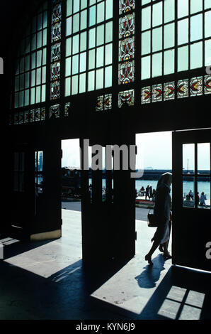 Haupteingang des Bahnhofs Haydarpasa Terminal (1909), Kadiköy, Istanbul, Türkei Stockfoto