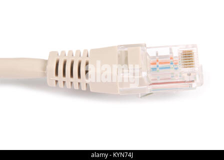 Lan-Kabel und Steckverbinder RJ45, auf weißem Hintergrund. Stockfoto