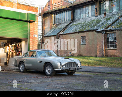 Aston Martin DB5 V8 Auto in Bicester Heritage Center. Bicester, Oxfordshire, England Stockfoto