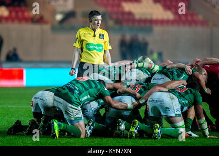 FAO SPORT BILD SCHREIBTISCH LLANELLI, WALES - November 03: Schiedsrichter George Clancy schaut während der während der Guinness PRO 14 Runde 7 Match zwischen Scarlets und Benetton Treviso im Parc y Scarlets, Llanelli, Wales, Großbritannien Stockfoto