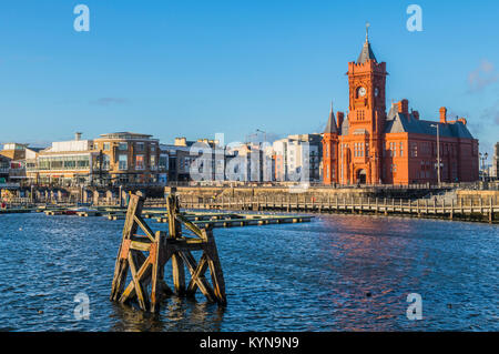 Die Cardiff Bay Waterfront und Pierhead Building Cardiff South Wales Stockfoto