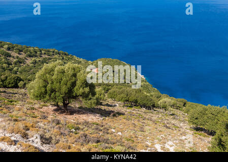 Küstenlandschaft im nördlichen Teil der Insel Kefalonia. Blick von oben. Griechenland Stockfoto