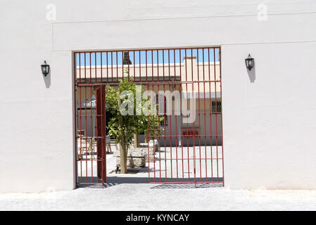 Altes Gefängnis in Paarl Western Cape Südafrika. Dezember 2017. Main Gate in das alte Gefängnis nun den Eingang in ein Restaurant Stockfoto