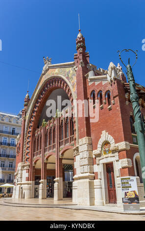 Fassade der Markthalle Mercado Doppelpunkt in Valencia, Spanien Stockfoto