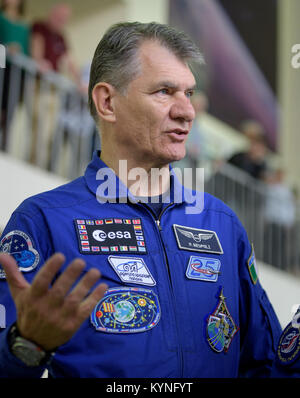 Expedition 52 Flight Engineer Paolo Nespoli der ESA beantwortet Fragen, die von den Medien als er und Randy Bresnik der NASA, und Sergey Ryazanskiy von roskosmos ihren zweiten bis zum letzten Tag der Qualifikation Prüfungen, Donnerstag, 6. Juli 2017 an das Gagarin Cosmonaut Training Centre (GCTC) in Star City, Russland starten. Photo Credit: (NASA/Bill Ingalls) Stockfoto