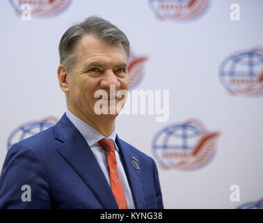 Expedition 52 Flight Engineer Paolo Nespoli der ESA ist während einer Besatzung Pressekonferenz auf der Gagarin Cosmonaut Training Centre (GCTC), Montag, 10. Juli 2017 in Star City, Russland zu sehen. Photo Credit: (NASA/Bill Ingalls) Stockfoto