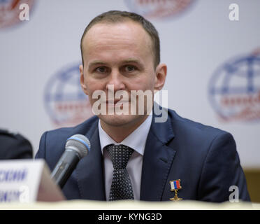 Expedition 52 Bordingenieur Sergey Ryazanskiy von roskosmos wird während der Besatzung Pressekonferenz auf der Gagarin Cosmonaut Training Centre (GCTC), Montag, 10. Juli 2017 in Star City, Russland zu sehen. Photo Credit: (NASA/Bill Ingalls) Stockfoto