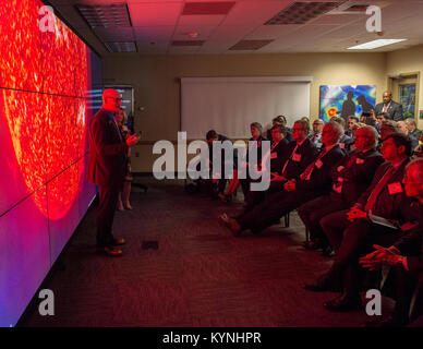 Am 3. Mai 2017 besuchte der schwedische König Carl XVI Gustaf das Goddard Space Flight Center der NASA, an dem sich eine Delegation beteiligte, zu der auch der schwedische Botschafter in den USA und Mitglieder der Königlichen Akademie der Ingenieurwissenschaften gehörten. Bei dem Besuch wurden schwedische Beiträge zur Raumfahrtforschung und zur technologischen Zusammenarbeit mit der NASA hervorgehoben. Stockfoto