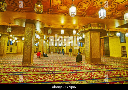 SHARM EL SHEIKH, Ägypten - Dezember 15, 2017: Das Gebet Hall, im Erdgeschoss des Al-Sahaba Moschee gelegen, befindet sich das moderne Wahrzeichen von Resort, auf Decembe Stockfoto