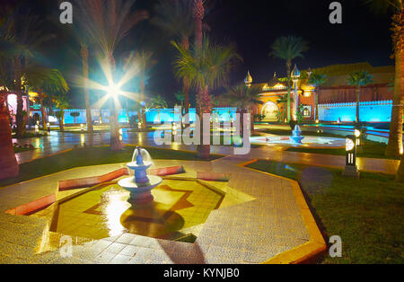 Der malerischen Brunnen, dekoriert mit Al Quds star-berühmten islamischen Symbol, im Garten auf der Fantasia Palast - Entertainment Center in Hadaba di Stockfoto