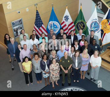 Us-amerikanischen Zoll- und Grenzschutzbehörden, Stellvertretender Kommissar Ronald Vitiello führte eine off-site Besuch des Advanced Training Centre der CBP Human Resource Management (HRM) Gruppe über Führung zu sprechen. Fotograf: Jim Tourtellotte. Stockfoto