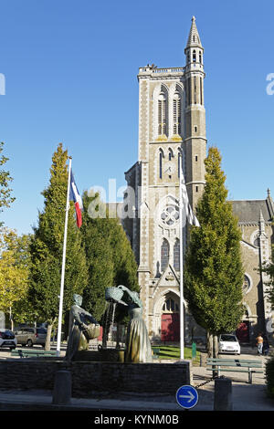 Statue: Cancale Austern Unterlegscheiben, Kirche Saint-Méen in Cancale (Bretagne, Frankreich). Stockfoto