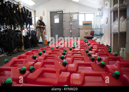 Us-amerikanischen Zoll- und Grenzschutz-, Luft- und Schifffahrt in Jacksonville, Florida, helfen bei Rettungs- und Hilfsmaßnahmen nach dem Hurrikan Maria über Puerto Rico. Stockfoto