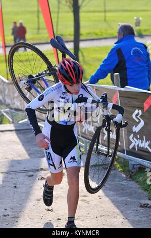 GIJON, Spanien - 9. Januar: Cyclocross Meisterschaften Spanien im Januar 9, 2015 in Gijon, Spanien. Der Radfahrer Sergio Palacio Fonseca von Asturien Team in re Stockfoto