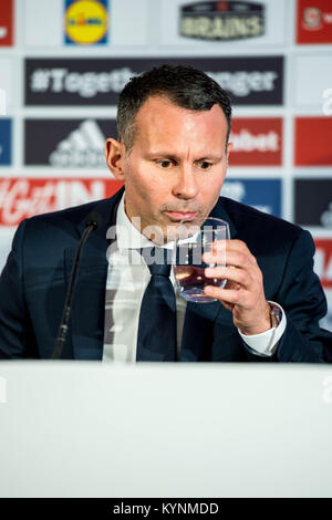 Montag, 15. Januar 2018 im Bild: Wales Manager Ryan Giggs Re: ehemalige Manchester United Footballer Ryan Giggs ist als Manager des Welsh National Football Team in einer Pressekonferenz im Vale Resort, Cardiff, Wales, UK vorgestellt. Stockfoto