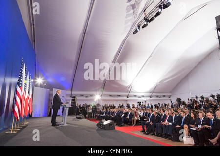 Am 6. Juli 2017 traf sich Präsident Donald J. Trump während eines Besuchs in Polen mit dem polnischen Präsidenten Andrzej Duda, um die internationale Sicherheit, die NATO-Zusammenarbeit und die Stärkung der Beziehungen zwischen den USA und Polen zu erörtern. Stockfoto