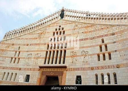 Die westliche Fassade der Basilika der Verkündigung, die Kirche der Verkündigung in Nazaret, Israel Stockfoto