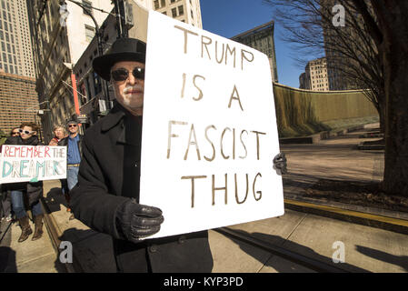 Atlanta, USA. 15 Jan, 2018. Tausende von Menschen in Atlanta für die jährliche MLK Day März, die das Leben von Dr. Martin Luther King Jr. 15 Jan, 2018 feiert gesammelt. Quelle: Steve Eberhardt/ZUMA Draht/Alamy leben Nachrichten Stockfoto