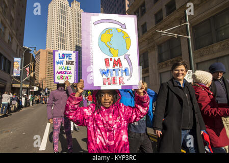 Atlanta, USA. 15 Jan, 2018. Tausende von Menschen in Atlanta für die jährliche MLK Day März, die das Leben von Dr. Martin Luther King Jr. 15 Jan, 2018 feiert gesammelt. Quelle: Steve Eberhardt/ZUMA Draht/Alamy leben Nachrichten Stockfoto