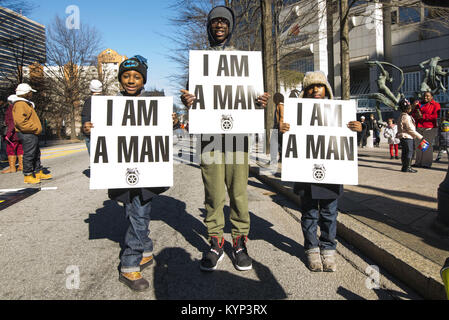 Atlanta, USA. 15 Jan, 2018. Tausende von Menschen in Atlanta für die jährliche MLK Day März, die das Leben von Dr. Martin Luther King Jr. 15 Jan, 2018 feiert gesammelt. Quelle: Steve Eberhardt/ZUMA Draht/Alamy leben Nachrichten Stockfoto