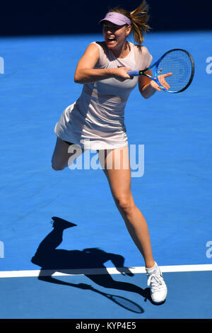 Melbourne, Australien. 16 Jan, 2018. Maria Sharapova von Rußland in Aktion in der ersten Runde gegen Tatjana Maria von Deutschland an Tag zwei des Australian Open 2018 Grand Slam Tennis Turnier in Melbourne, Australien. Credit: Cal Sport Media/Alamy leben Nachrichten Stockfoto