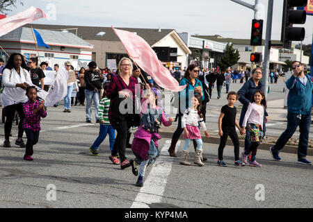 Seaside, Kalifornien, USA. 15 Jan, 2018. Martin Luther King, Jr. Parade, Seaside, Kalifornien, USA Bild: Tami Sojka/Alamy leben Nachrichten Stockfoto