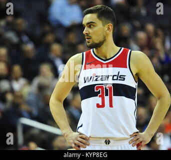 Washington, United States. 04 Jan, 2018. Tomas Satoransky (Washington) in Aktion während der NBA-Spiel der Washington Wizards vs New York Knicks in Washington, USA, am 4. Januar 2018. Quelle: David Svab/CTK Photo/Alamy leben Nachrichten Stockfoto