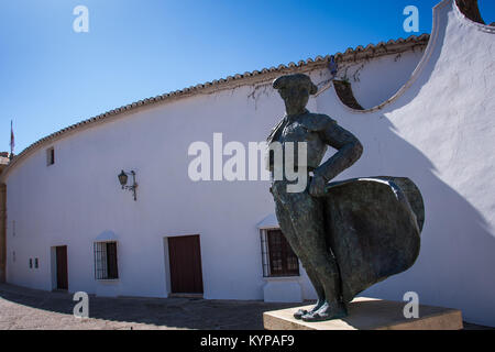 Ronda ist eine Stadt in der spanischen Provinz Malaga, in der autonomen Gemeinschaft von Andalusien, stierkampf Matador mit Kap bronze Stockfoto