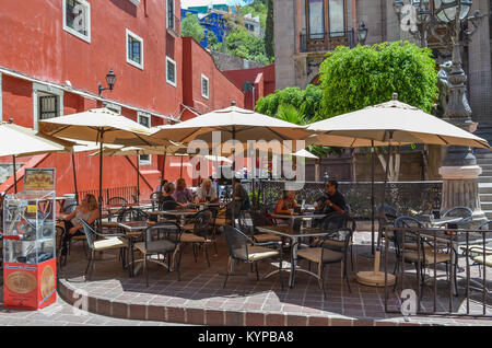 Guanajuato, Mexiko - Juni 05, 2013: Schöne im Restaurant in der Innenstadt von Guanajuato, vor Teatro Juarez. Stockfoto