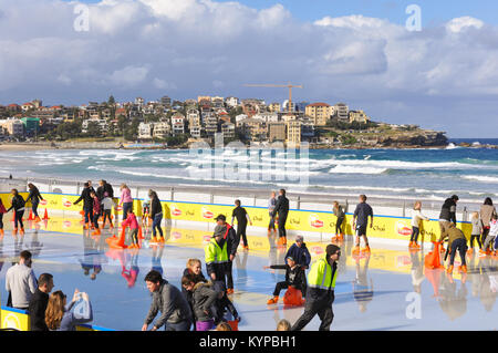 Bondi Beach - Eislaufen im Winter, Sydney, NSW, Australien Stockfoto