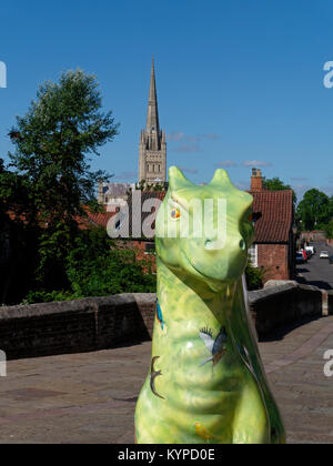 Birdie, einem der 84 kunst Skulpturen in der von Go Go Drachen Trail, in Norwich, Norfolk, England, UK (2015) Stockfoto