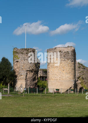 Die Türme und die Überreste des normannischen, Bungay Schloss, Bungay, Suffolk, England, Großbritannien Stockfoto