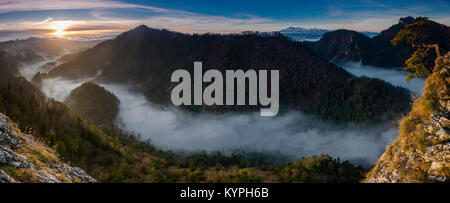 Sonnenaufgang auf Sokolica, Pieniny, Polen Stockfoto