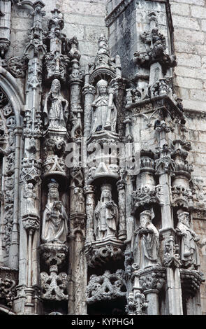 Reich verzierte Süden portal Kloster Jeronimos auch als Hieronymites Kloster im Gotischen manuelinischen Baustil aus dem 16. Jahrhundert bekannt. Lissabon, Portugal. Auch ein UNESCO-Herigage Website. Stockfoto