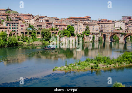 Die Stadt Albi als Weltkulturerbe von der UNESCO liegt am Ufer des Flusses Tarn. In der gleiche ist, der Sitz des Museum Tou Stockfoto